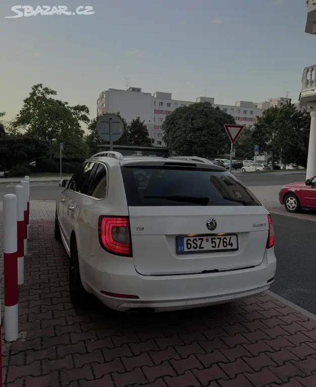 Škoda Superb 2.0 TDI, rok 2010 - fotka 2