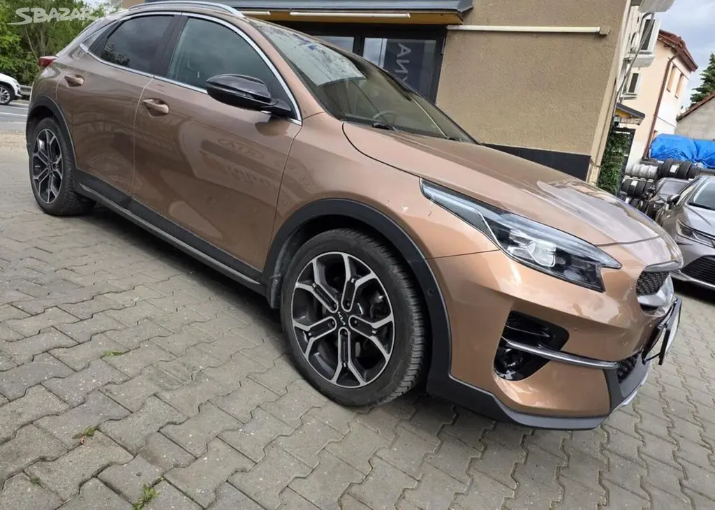 Kia XCee´d 1.6-1.MAJITEL-V ZÁRUCE-DPH - fotka 4