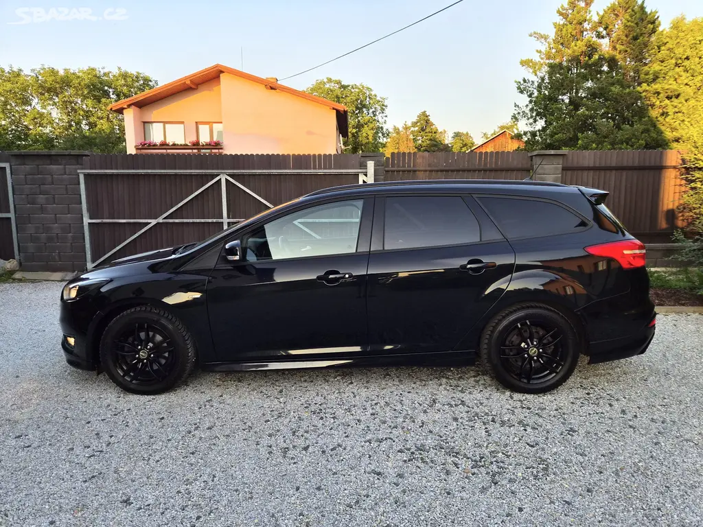Ford Focus Combi 1.0 EcoBoost 103kW ST-Line - fotka 2
