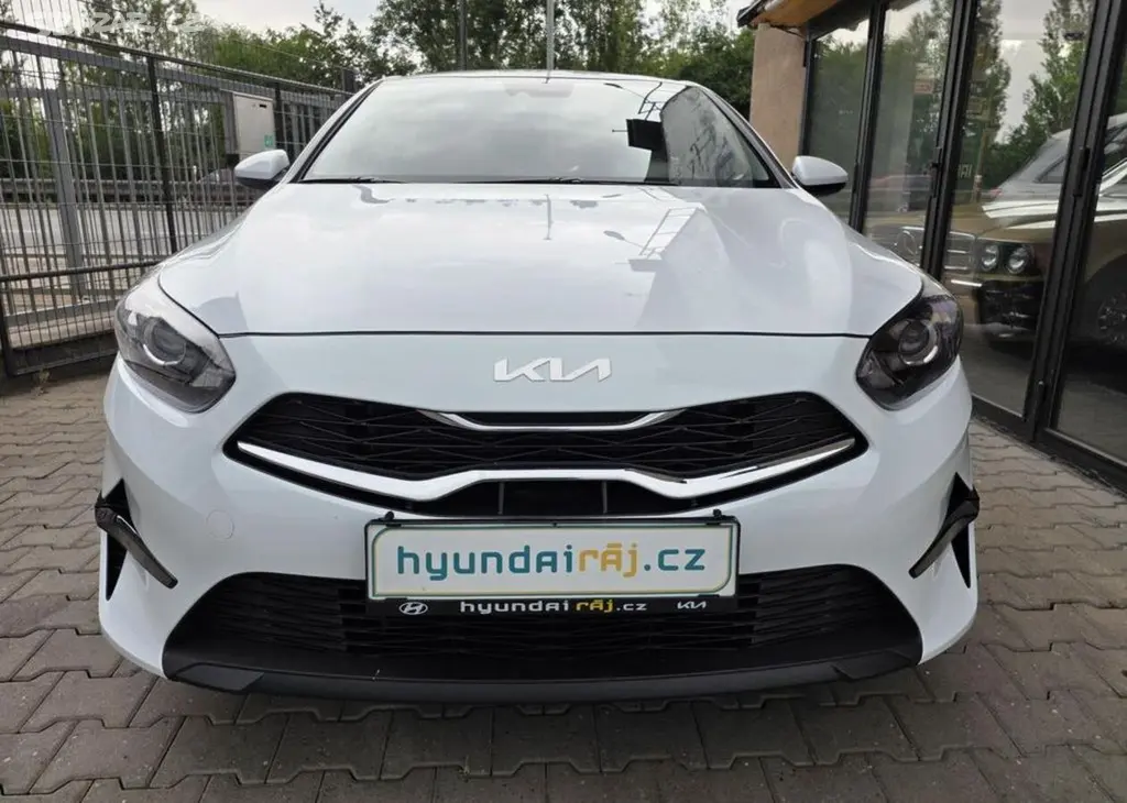 Kia Cee´d 1.5-1. MAJ.-V ZÁRUCE-TOP STAV - fotka 2