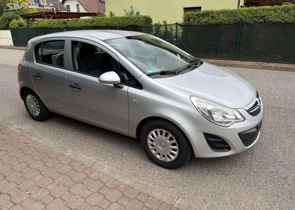 Opel Corsa 1,2i Nová STK klima zimáky benzín - fotka 3