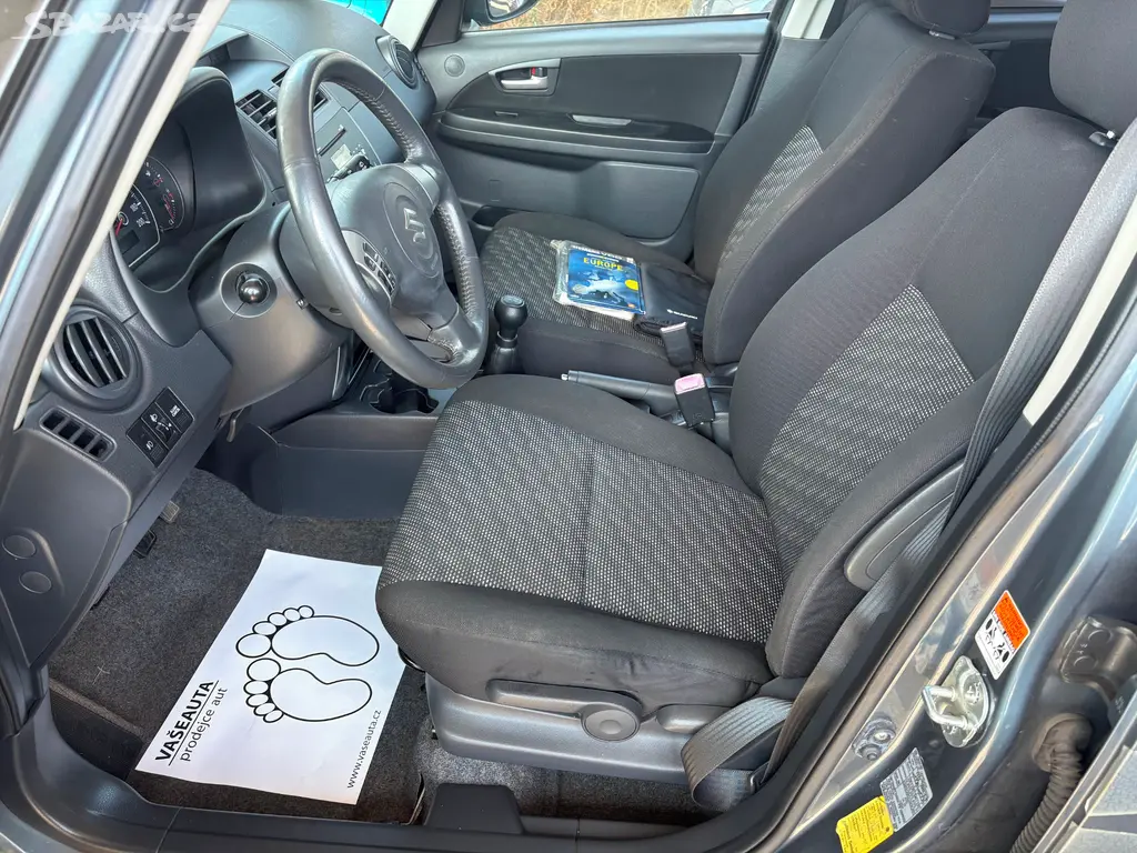 Suzuki SX4 1.6i, vyhřívaná sedadla, aut. klima - fotka 5