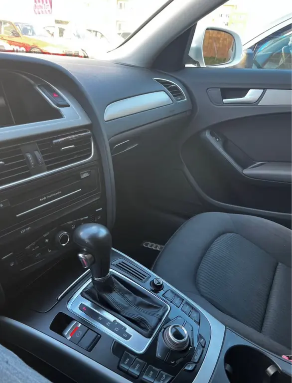 Audi a4 b8 - fotka 2