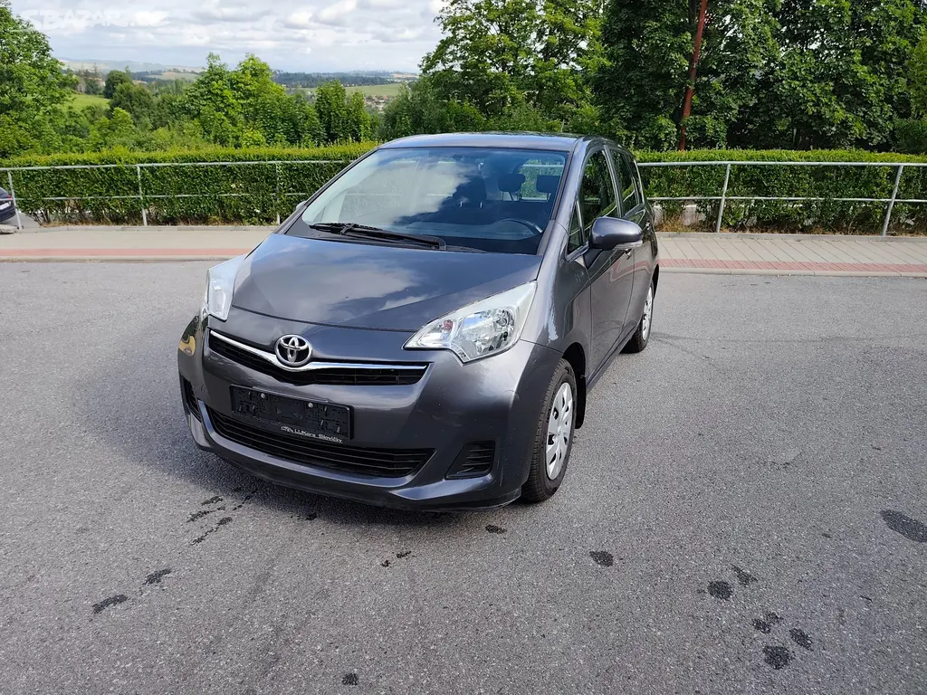 TOYOTA VERSO S 1.3 VVTi 73KW,ROK [telefon skryt] KM - fotka 2