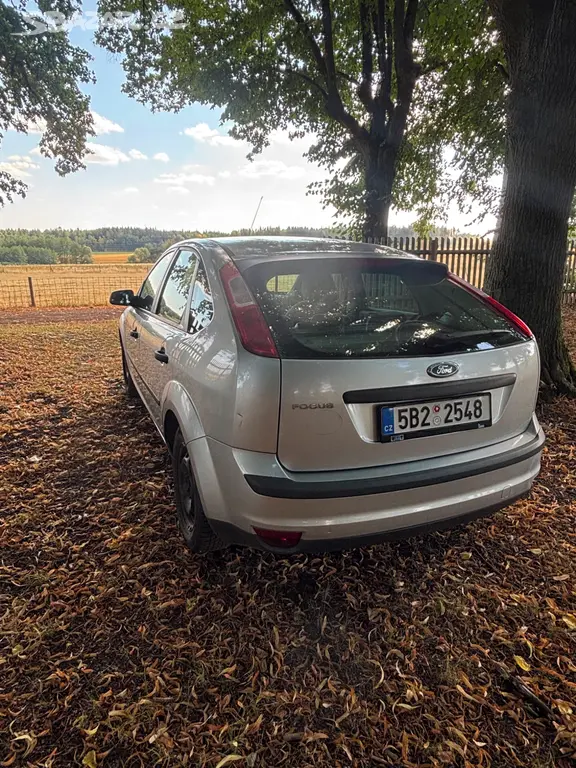 Ford Focus hatchback 1.6 74kw - fotka 4
