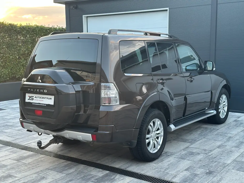 Mitsubishi Pajero 3.2DI-D 190PS Instyle-7 A/T 4x4 - fotka 4
