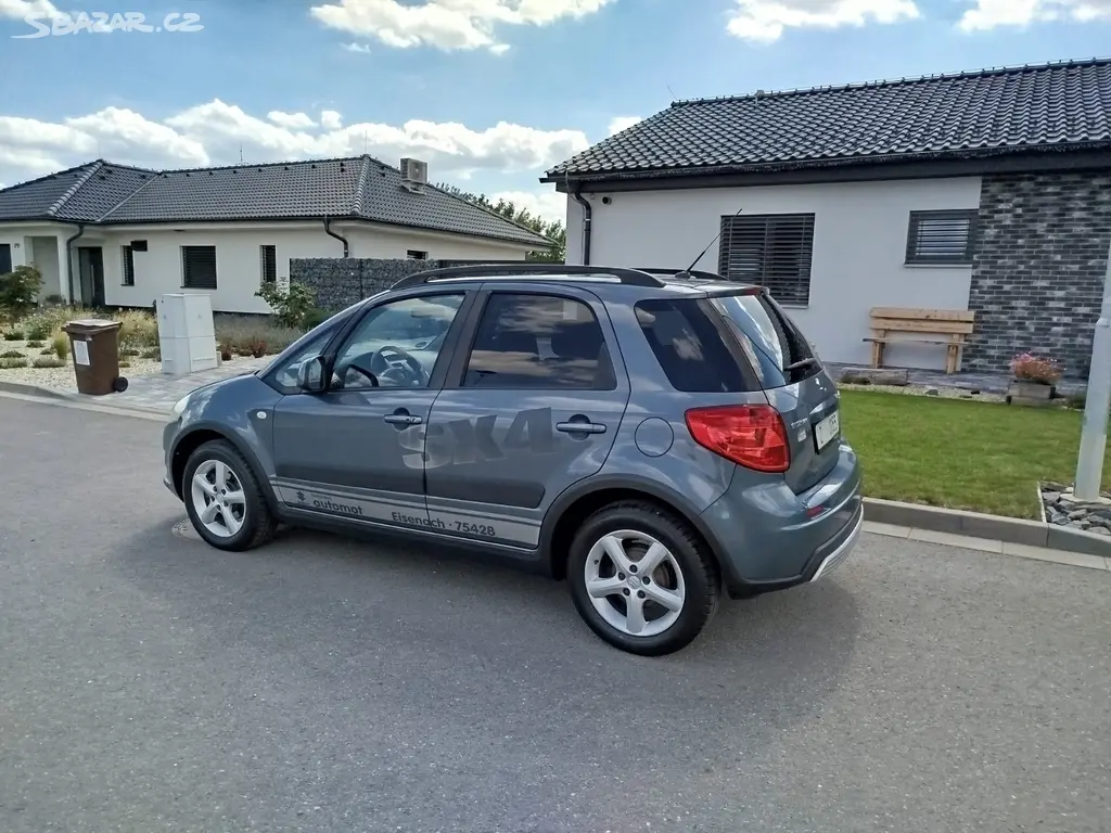Suzuki SX4 1.6i, vyhřívaná sedadla, aut. klima - fotka 4