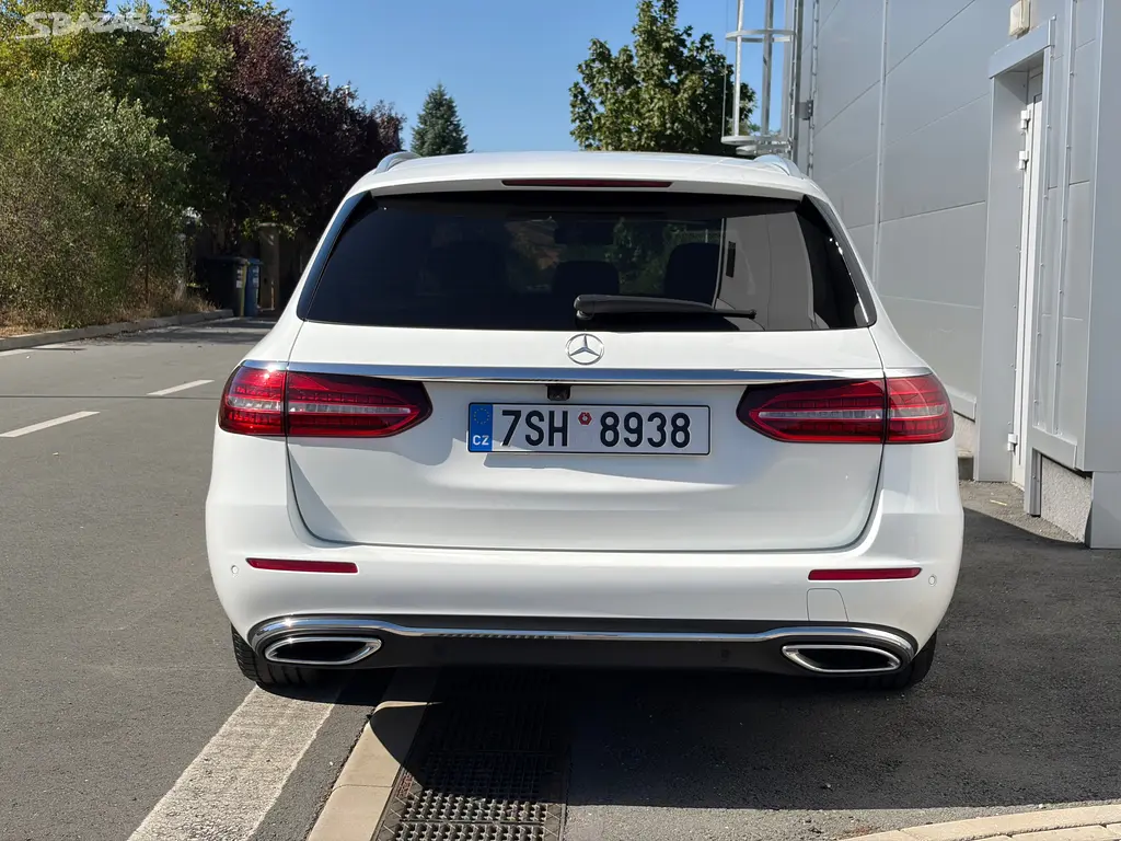 Mercedes-Benz Třídy E, 220d Avantgarde - fotka 5