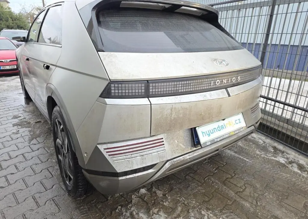 Hyundai Ioniq 5 V ZÁRUCE-100%SOH-77KWh - fotka 4