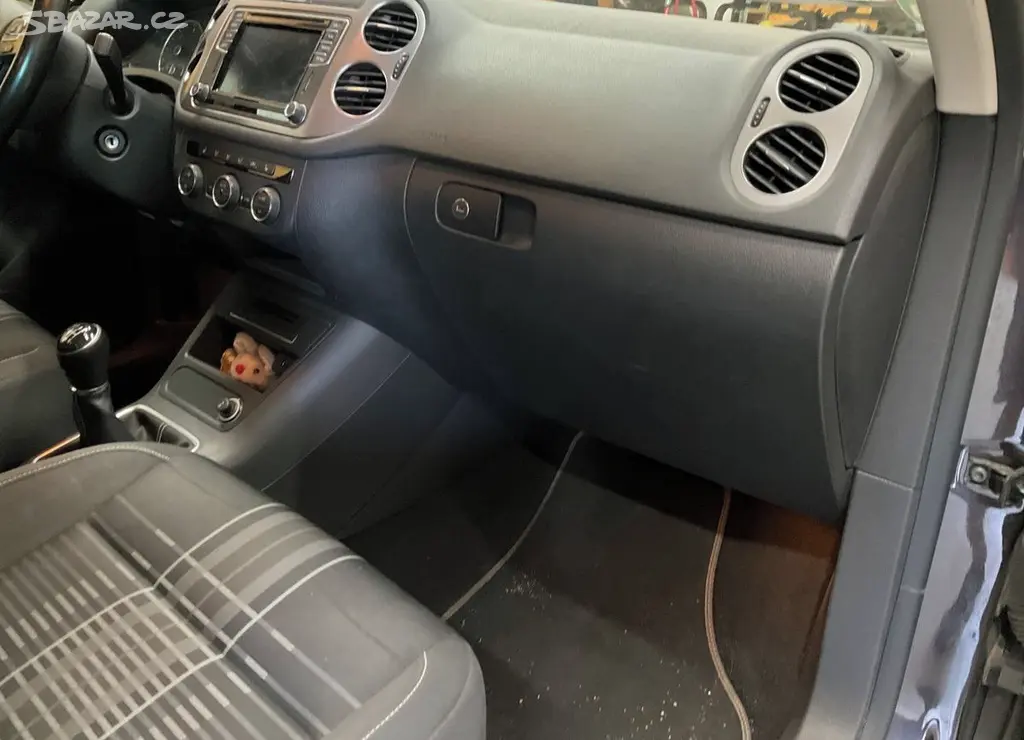 Volkswagen Tiguan, 2.0Tdi 110KW LOUNGE TOP VÝBAVA - fotka 2
