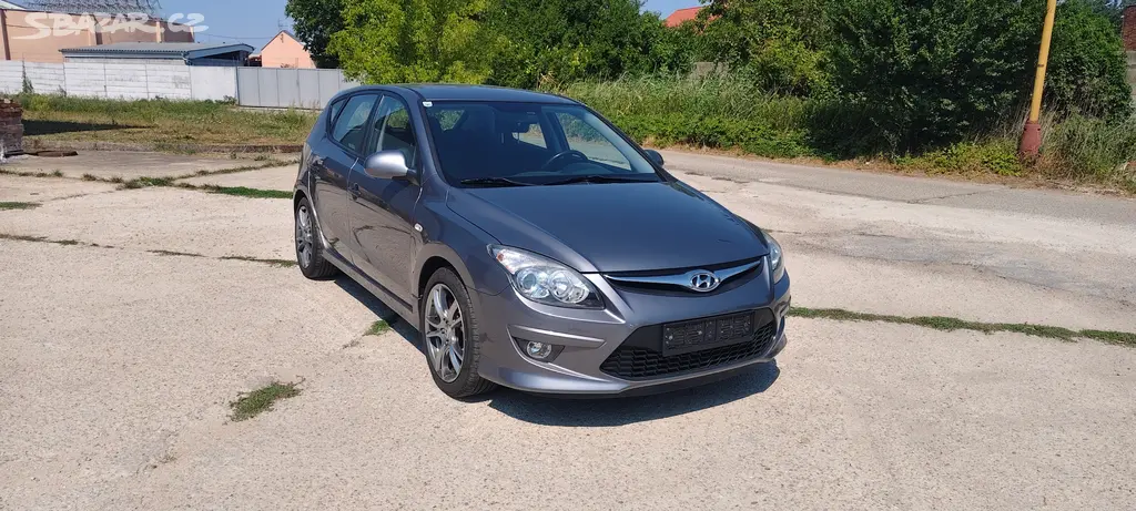 Hyundai I30-benzin 1,[telefon skryt] KM