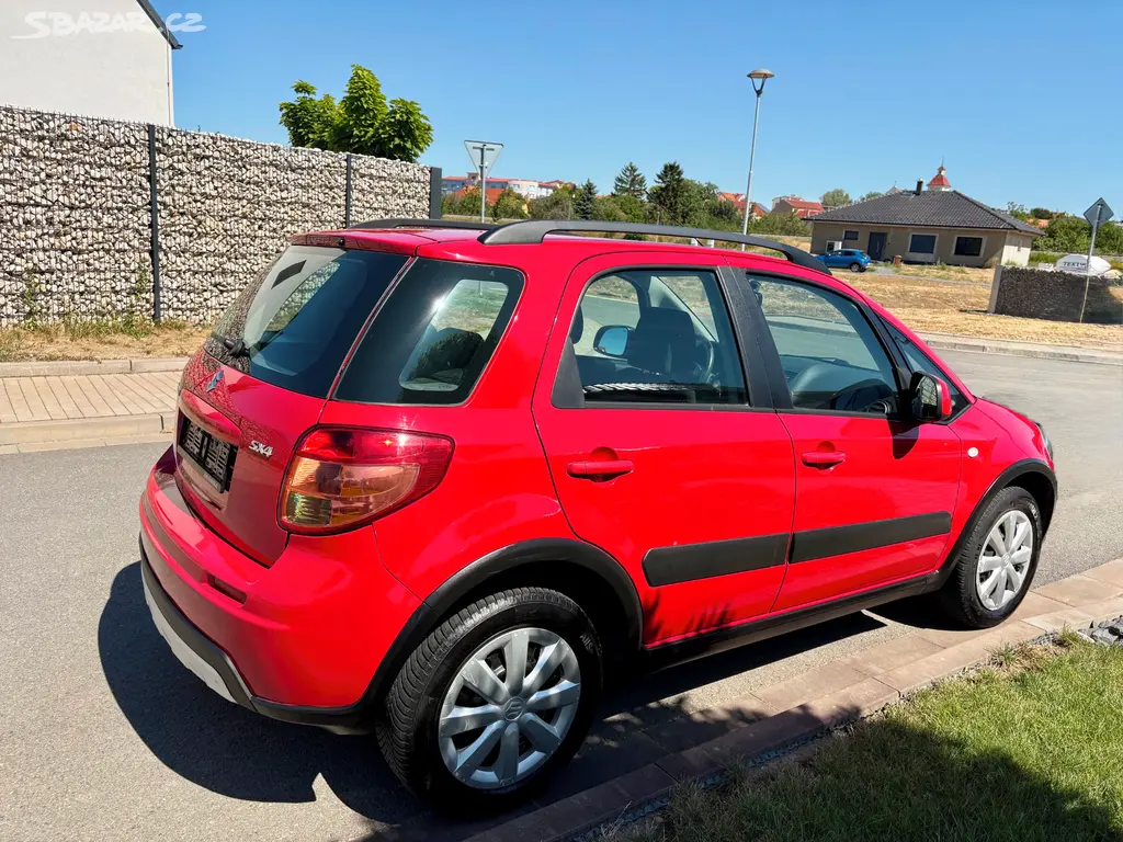 Suzuki SX 4 1.5i, klima, multifunkční volant - fotka 3