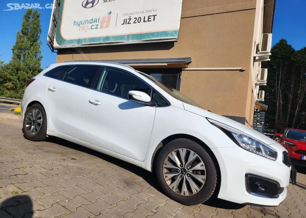 Kia Cee´d 1.6-1.MAJITEL-NAVI-KAMERA - fotka 2