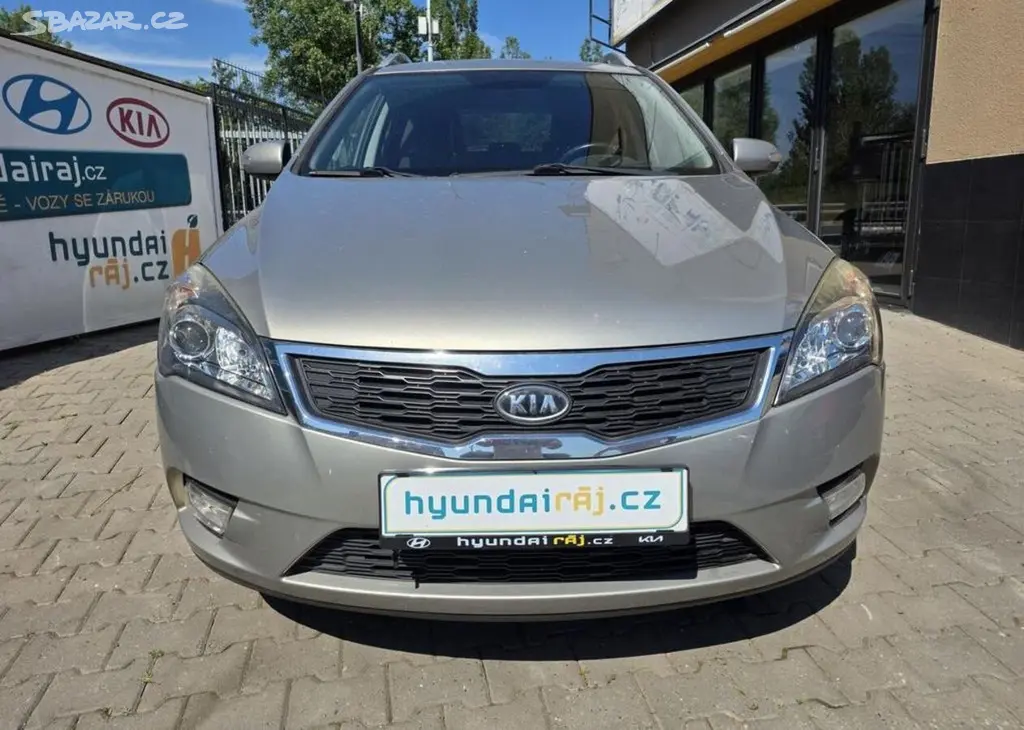 Kia Cee´d 1.4-NÍZKÉ KM-ZACHOVALÝ STAV - fotka 2