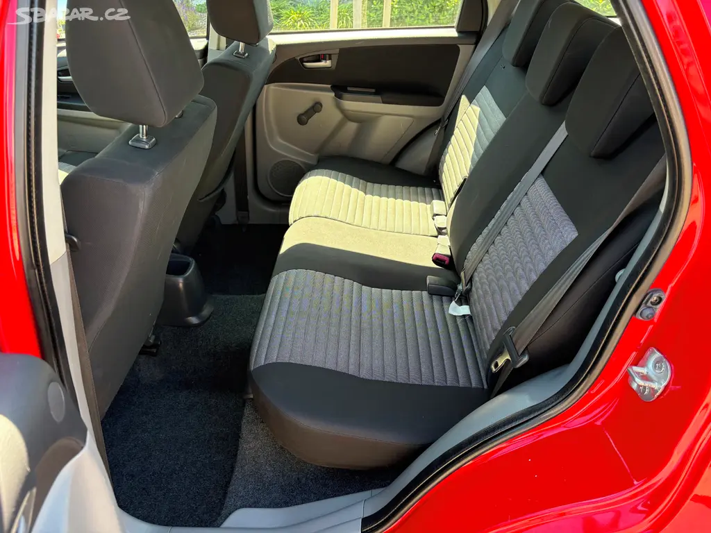 Suzuki SX 4 1.5i, klima, multifunkční volant - fotka 6