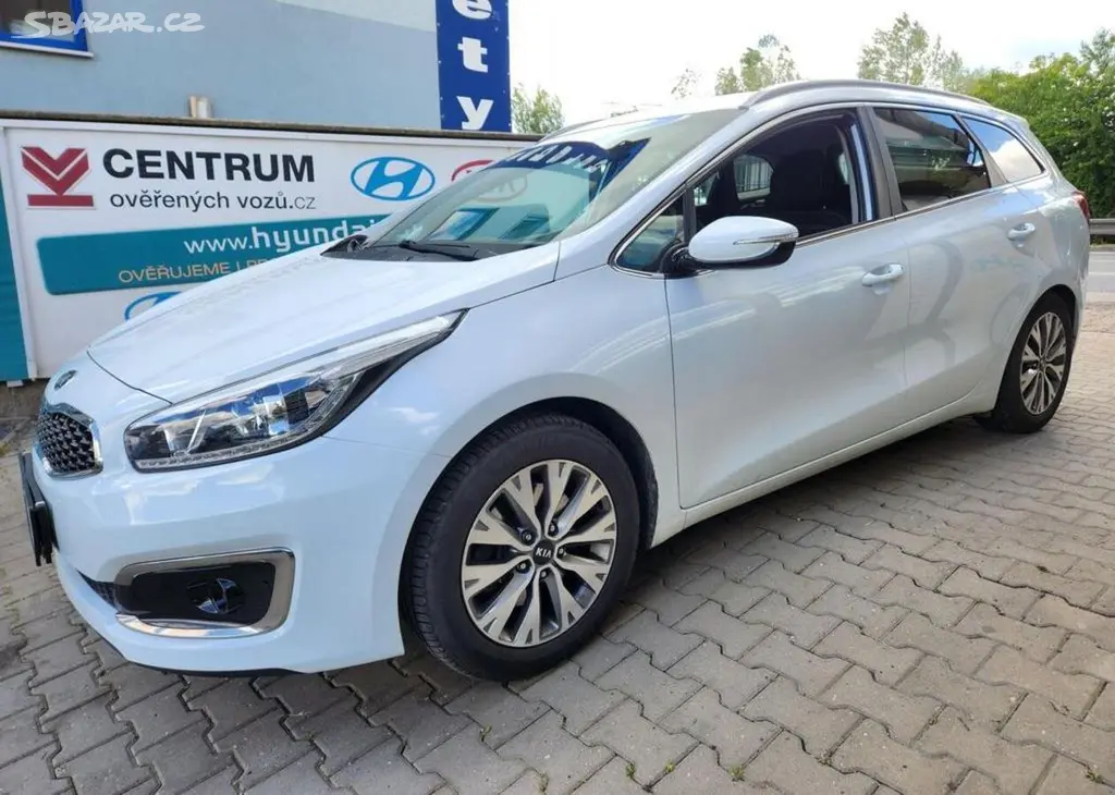 Kia Cee´d 1.6-NAVI-KAMERA-TOP VÝBAVA - fotka 4