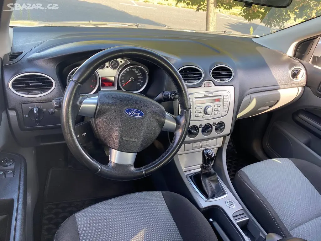Ford Focus 1.6 85 kW (2009) - fotka 2
