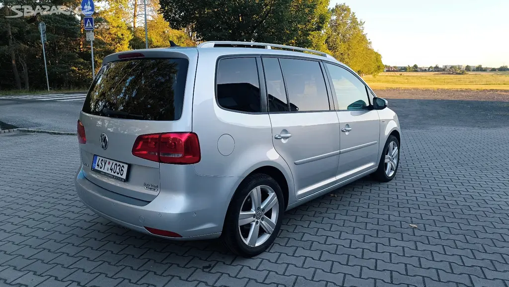 Volkswagen Touran 2.0 TDI DSG 103 kW, SERVIS, PANO - fotka 4