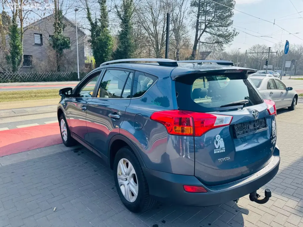 Toyota RAV 4 2,2D Life nafta 4x4 110kw - fotka 3