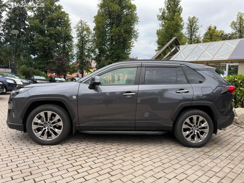 TOYOTA RAV4 2.5 HEV 131KW*EXECUTIVE*AWD*E-CVT*DPH - fotka 4
