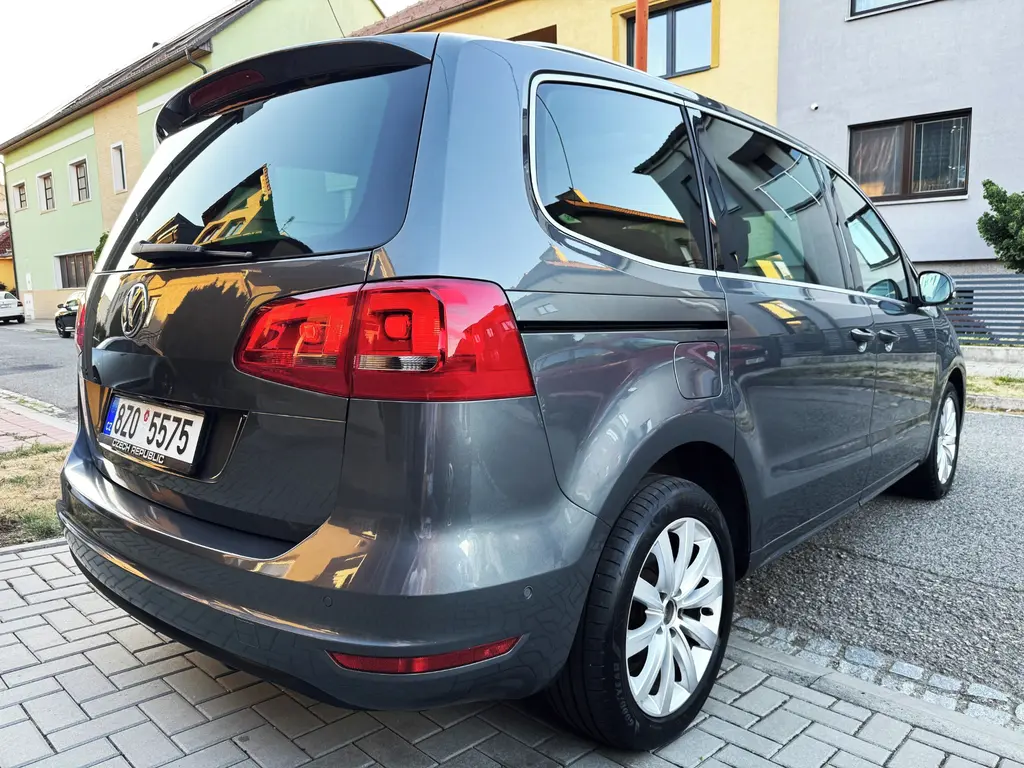 VOLKSWAGEN SHARAN 2.0TDI 7-MÍST,DSG,XENONY,KAMERA, - fotka 6