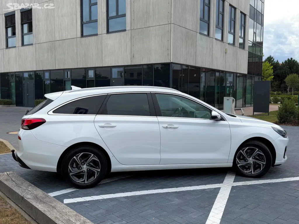 Hyundai i30 1.0 t-gdi 88 kw / 2022 / DPH / kombi - fotka 4