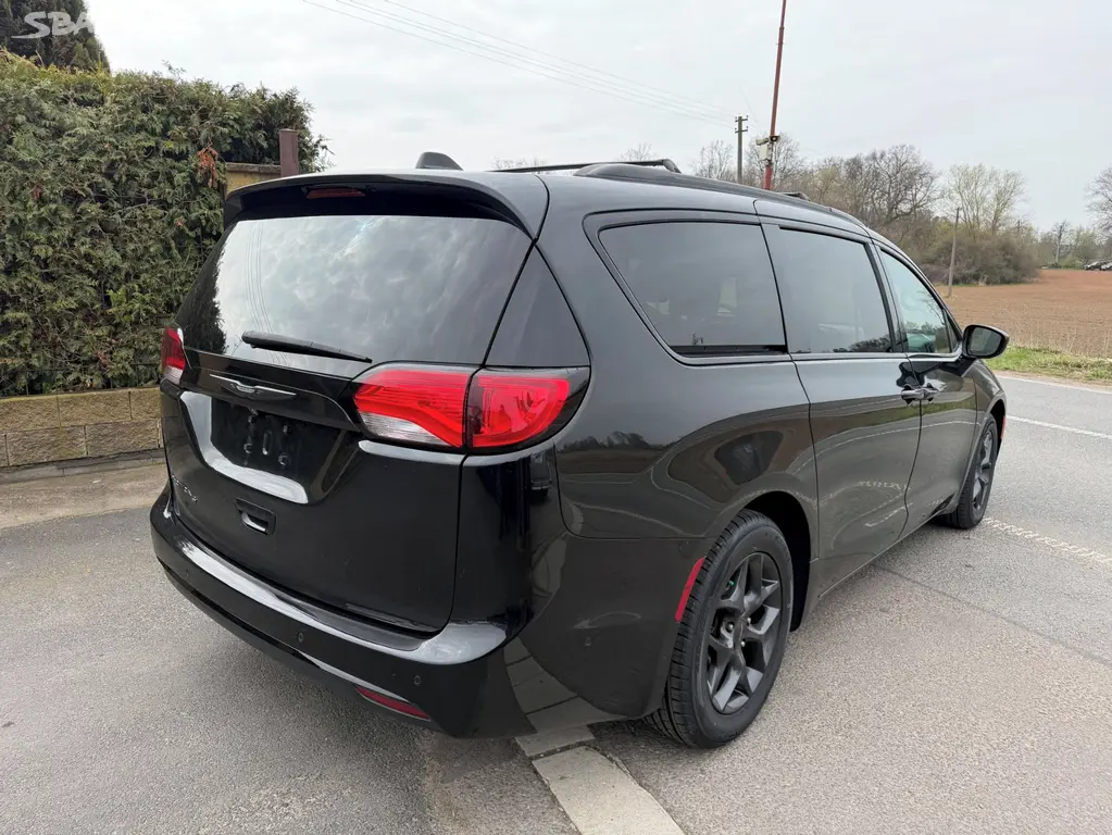 Chrysler Pacifica 3,6 Pentastar S Radar 360 2019 - fotka 4