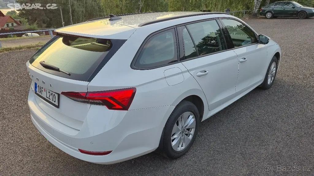 Škoda Octavia 2,0 4 IV Combi Ambition TDI - fotka 4