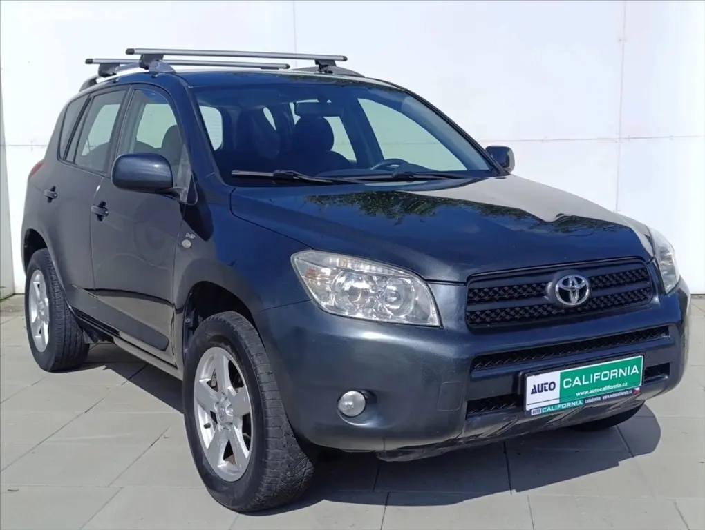 Toyota Rav4, 2,2 D-4D 4x4 Aut.klimatizace - fotka 4