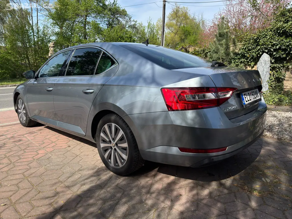 Škoda Superb 1.4 PHEV 160kW 1.MAJ. ČR DPH NEBOURÁN - fotka 4