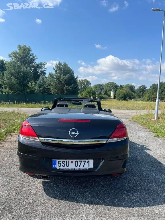 Opel Astra 1,8 - fotka 4