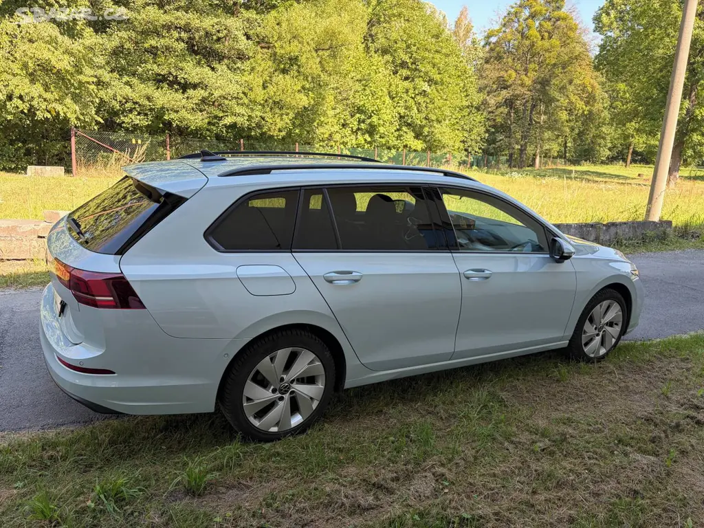 Volkswagen Golf 1,5 TSI 110kw 1.maj ČR TOP STAV - fotka 2