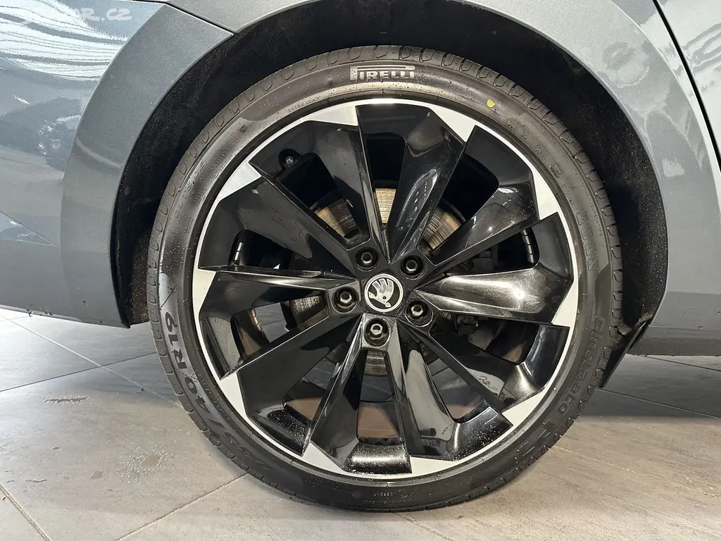 SKODA Superb Combi 2.0 TDI Sportline - fotka 2