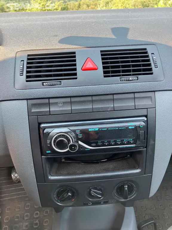 Škoda Fabia 1,4 MPI 50kW klima - fotka 6