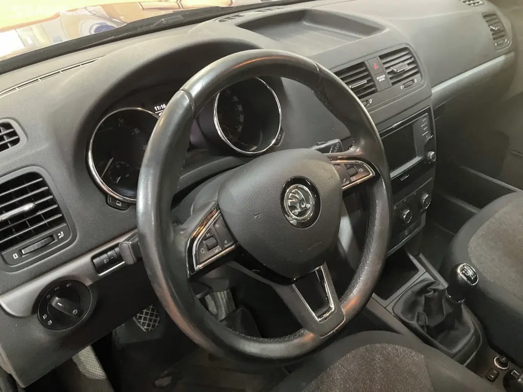 Škoda Yeti, 1.2Tsi 81KW VYHŘ.SED. MFvolant - fotka 2