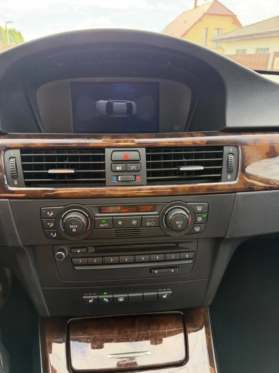BMW E90 330i Manual Atmosférický řadový šestivál - fotka 6