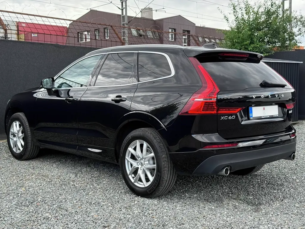 Volvo XC60 2.0 D4 140kW AWD Momentum 2018 - fotka 6