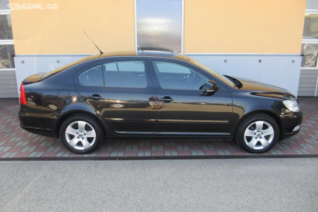 Škoda Octavia, 1.4 TSi ELEGANCE EL.ŠÍBR XENON - fotka 3