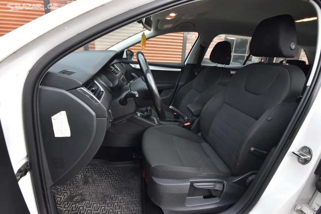 Škoda Octavia III Combi 1.6TDI 77kw ČR 2014 tažné - fotka 5