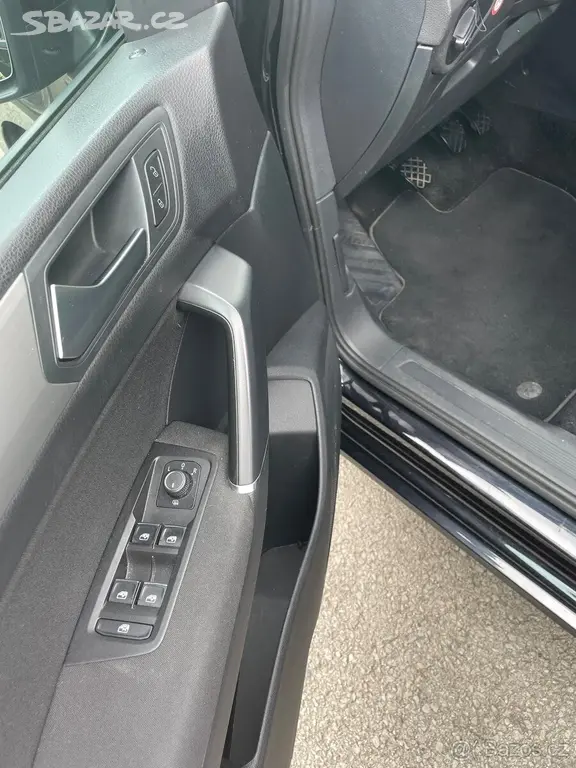 Volkswagen Touran 1,6 TDi/85kw - fotka 6