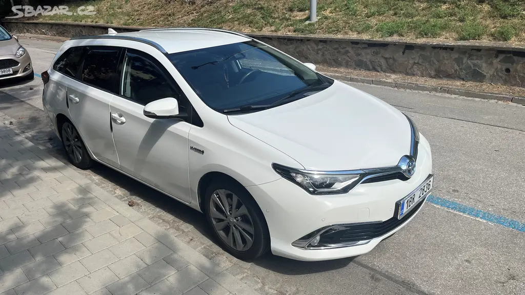 Toyota Auris 1.8-HYBRID-1. MAJ.-AUTOMAT - fotka 5