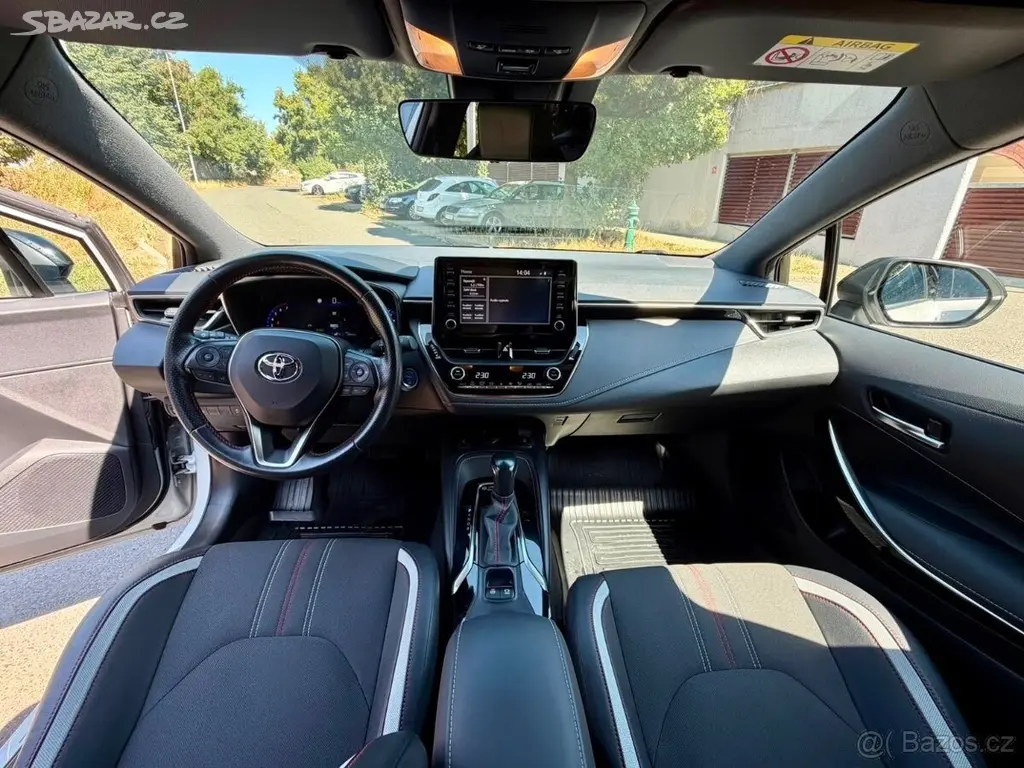 Toyota Corolla 1,8 TS Hybrid GR Sport - fotka 6