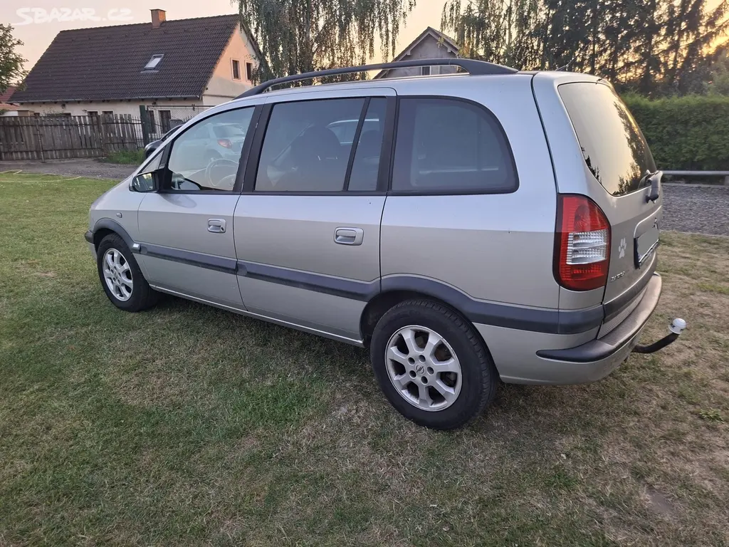Vozidlo 7 míst Opel Zafira A 1.8 16V 92kW - fotka 4