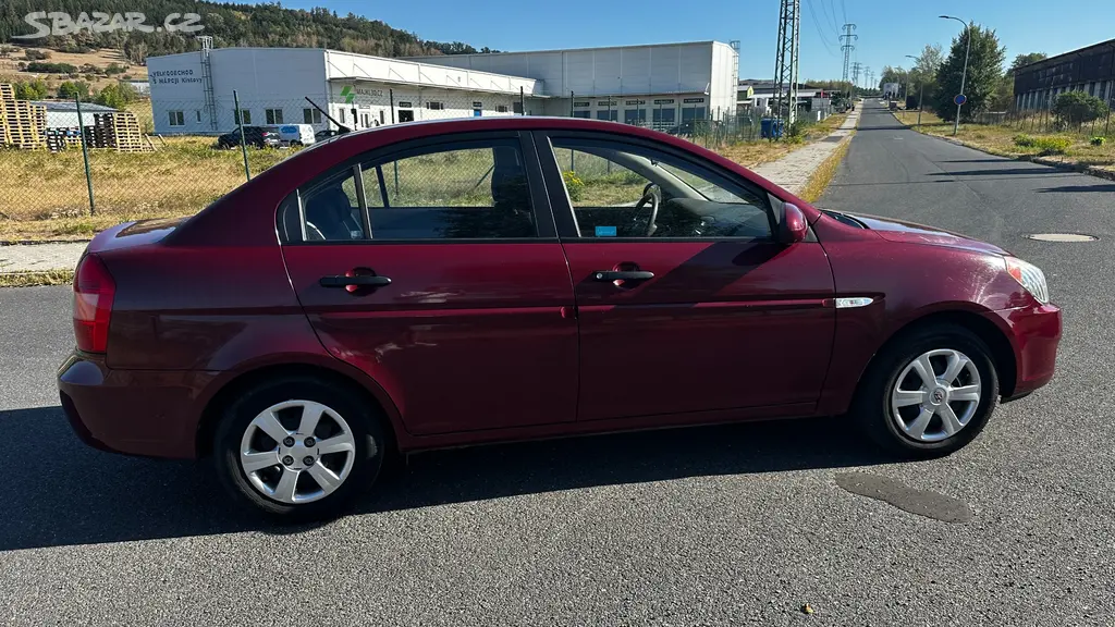 HYUNDAI ACCENT 1.4 - fotka 6