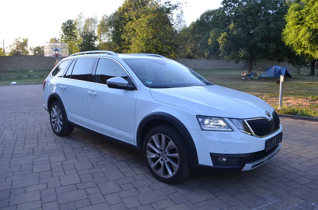 PRODÁM ŠKODA OCTAVIA SCOUT 2.0TDI 135KW FACELIFT