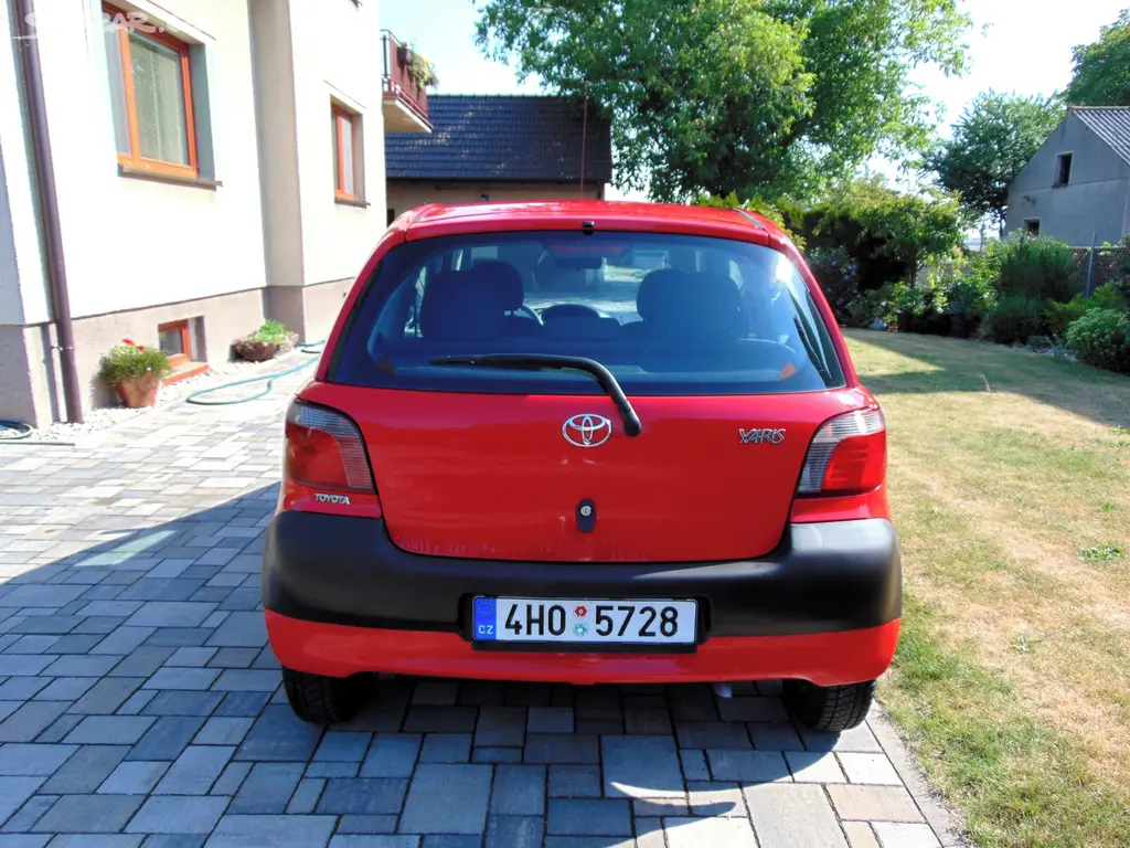 TOYOTA YARIS 1.0 50kW,BENZIN,PŮVOD ČR,KLIMA - fotka 6