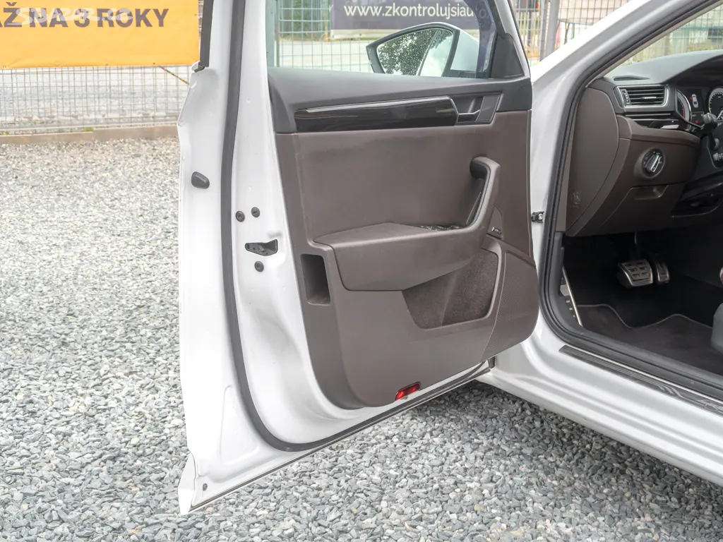 Škoda Superb 12/17 ČR 2.0TDI LAURIN KLEMENT - fotka 4