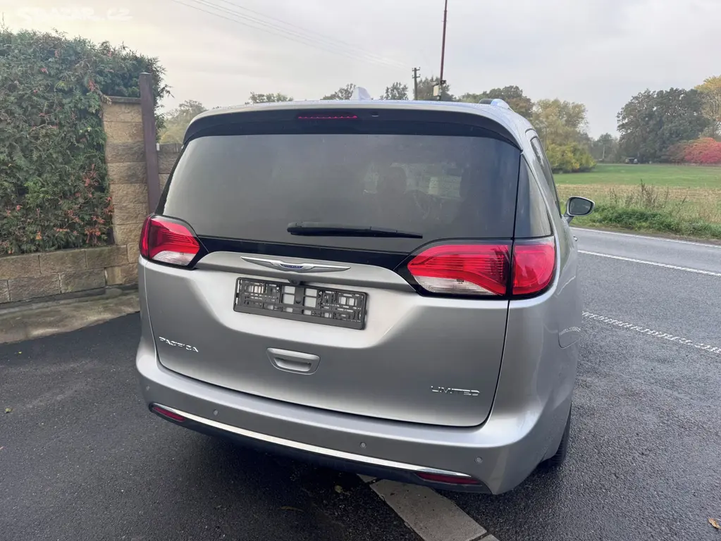 Chrysler Pacifica 3,6 RU Panorama Limited 2020 - fotka 5