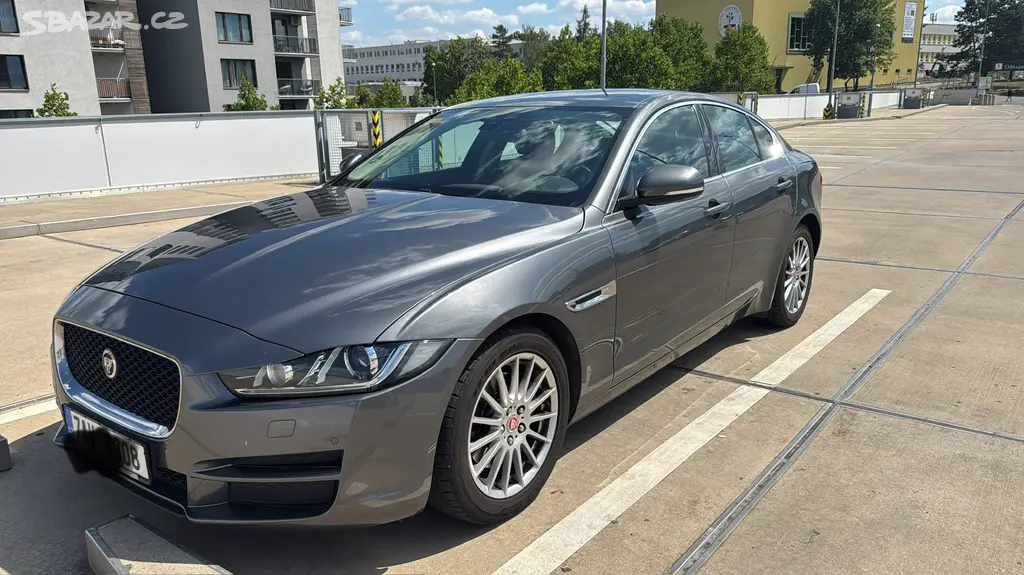 Jaguar XE 2.0D 120 kW Automat | 2018 | DPH | ČR - fotka 2