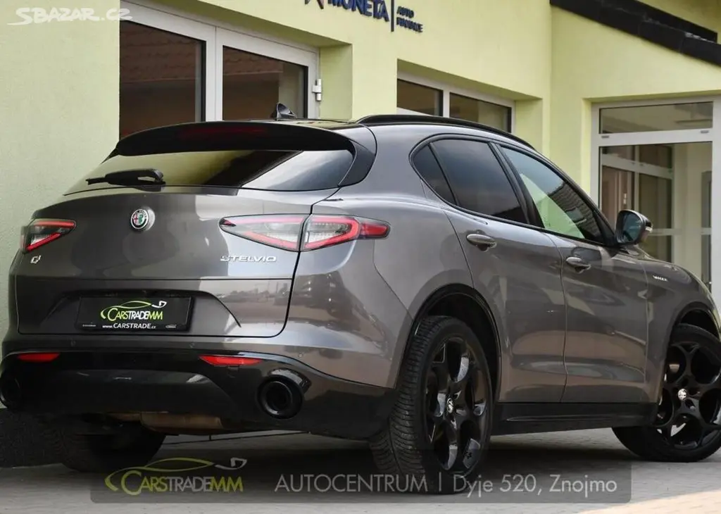 Alfa Romeo Stelvio 2.2D VELOCE Q4 H&K PANOR TAŽNÉ - fotka 4